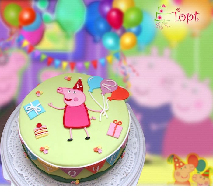 Un gâteau vert avec peppa en pâte à sucre rose, cool dessin sur gateau anniversaire peppa pig, gateau anniversaire enfant