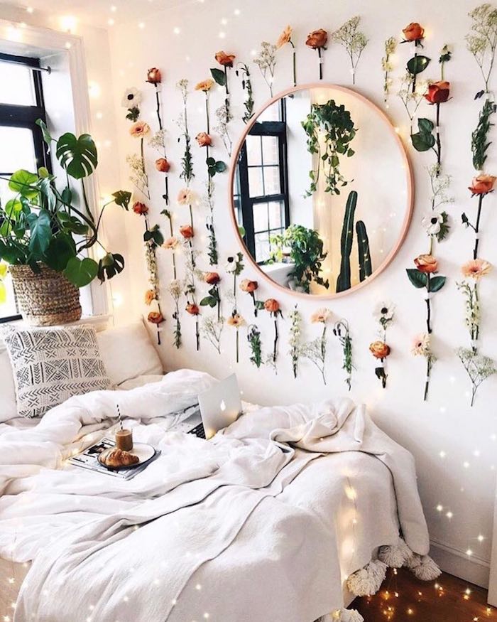Miroir ronde plante dépolluante chambre, cactus et aloe vera dans la pièce, déco fleurs seches chambre à coucher bohème chic