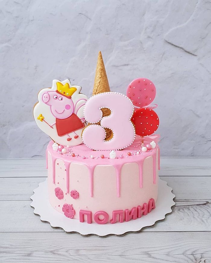 Peppa pig biscuit décorative sur le gateau anniversaire 3 ans fille, gâteau peppa pig chocolat coloré en rose 