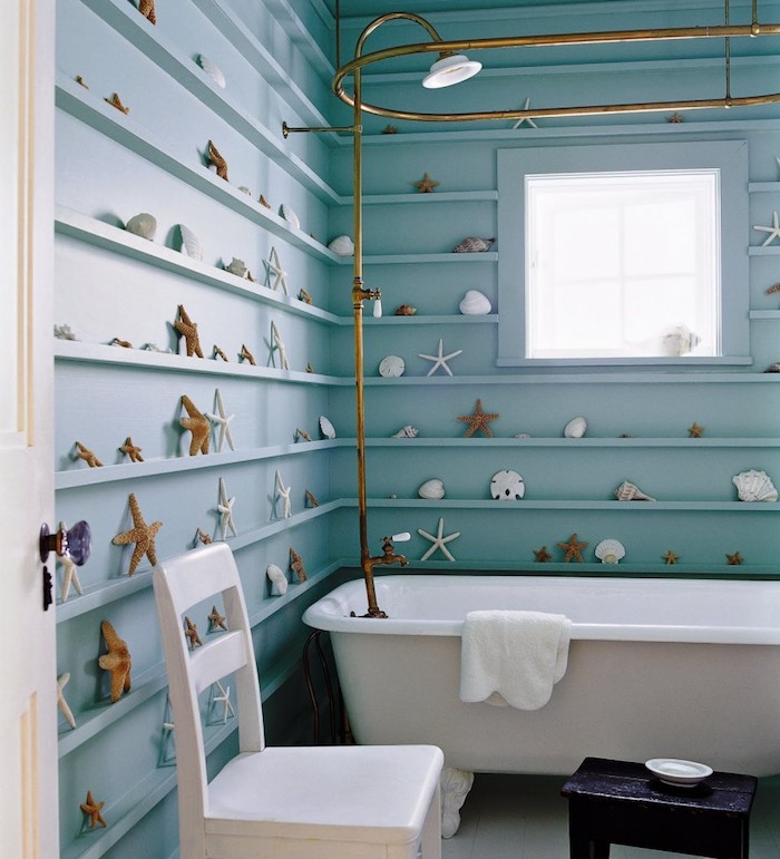 Douche vintage doré, salle de bain contemporaine theme maritime, décoration murale salle de bain
