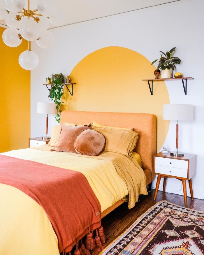 deco tete de lit avec encadrement cercle en peinture jaune tendance 2020, design chambre moderne de style jungalow