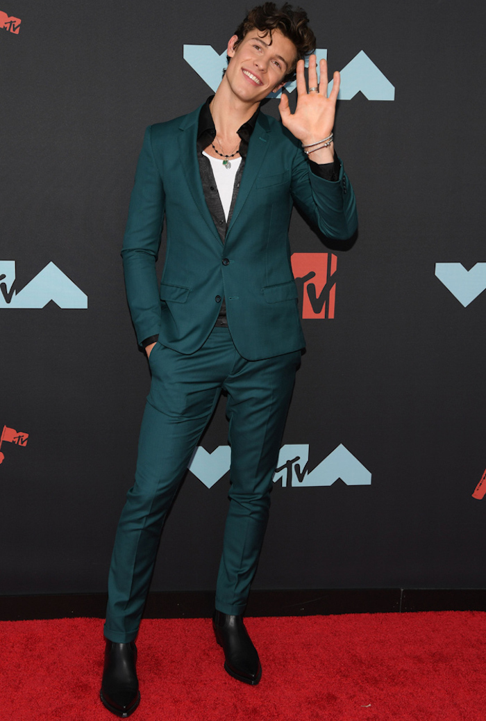 Tenue tapis rouge homme classe, inspiration tenue classe homme classe shawn mendes
