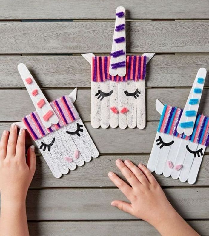 activité avec batonnets de glace, exemple d activite enfant 4 ans en batonnets, fils de laine et paillettes pour fabriquer un jouet licorne
