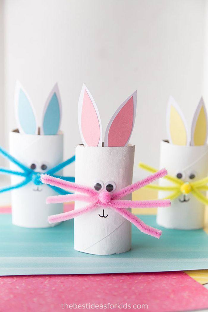 activite enfant 3 ans avec rouleaux, que peut on fabriquer avec des rouleaux de papier toilette, lapins d epaques avec des oreilles de papier et moustaches en pompon et cure-pipe