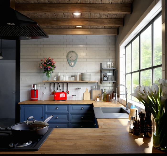 Plot en bois cuisine en P intérieur rustique, inspiration cuisine, peinture bleu nuit, design maison moderne rouge pour accent 