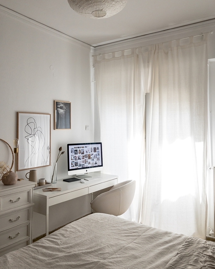 décoration chambre avec espace de travail, décoration bureau avec tiroir blanc avec objets d'art, idée petit coin travail dans chambre
