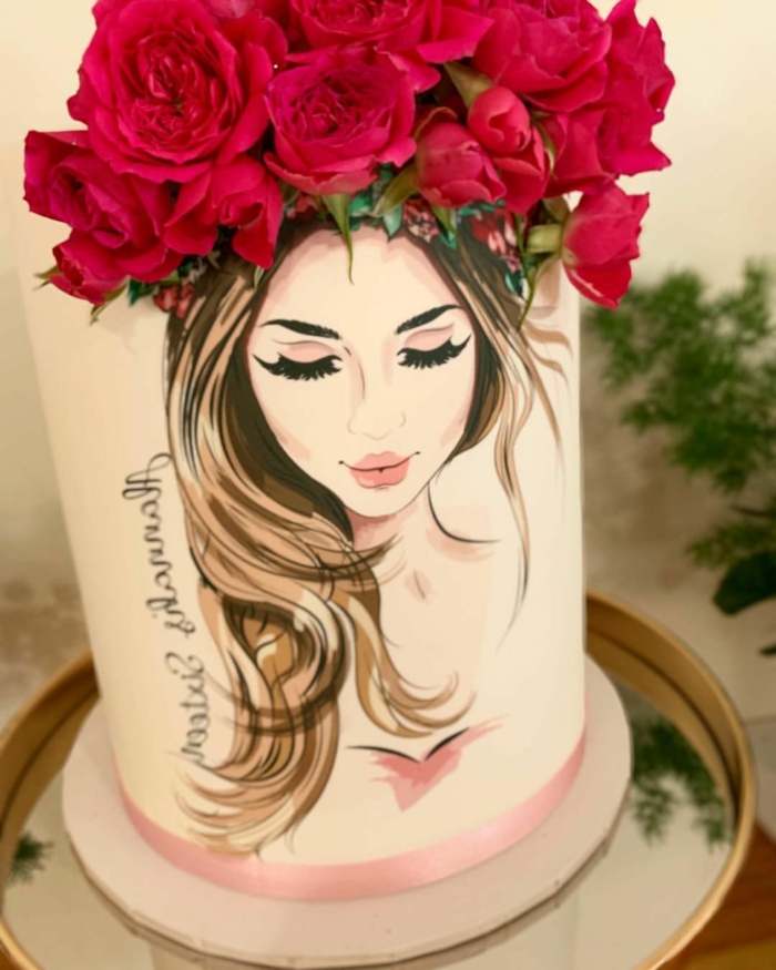Dessin de femme jolie avec couronne de fleurs roses gateau anniversaire facile, idée gateau anniversaire pour femme