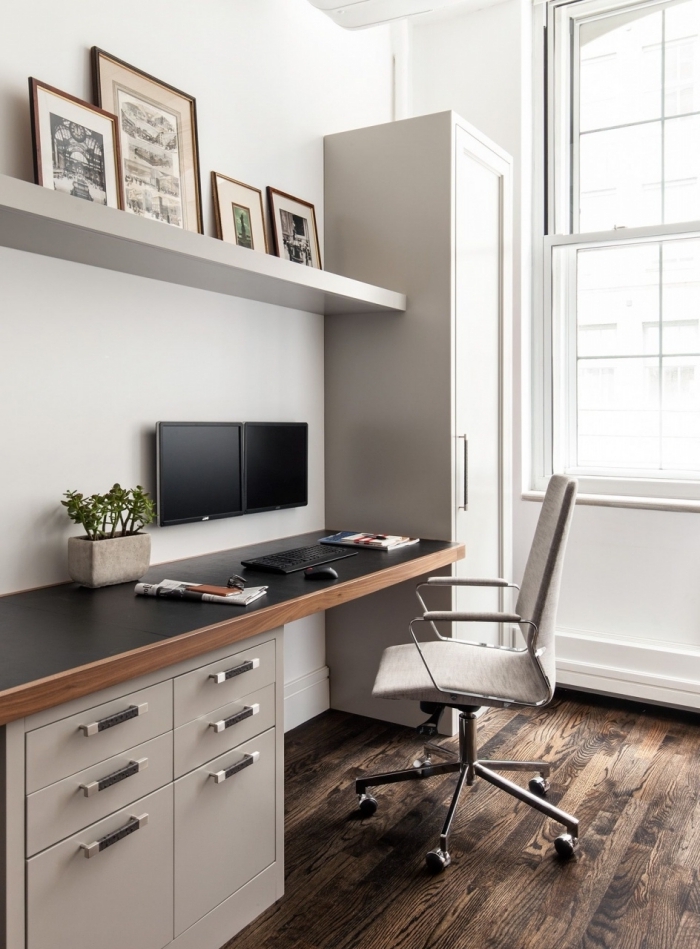 idée comment aménager un bureau en l dans une chambre à coucher blanc et bois, décoration pièce avec coin travail