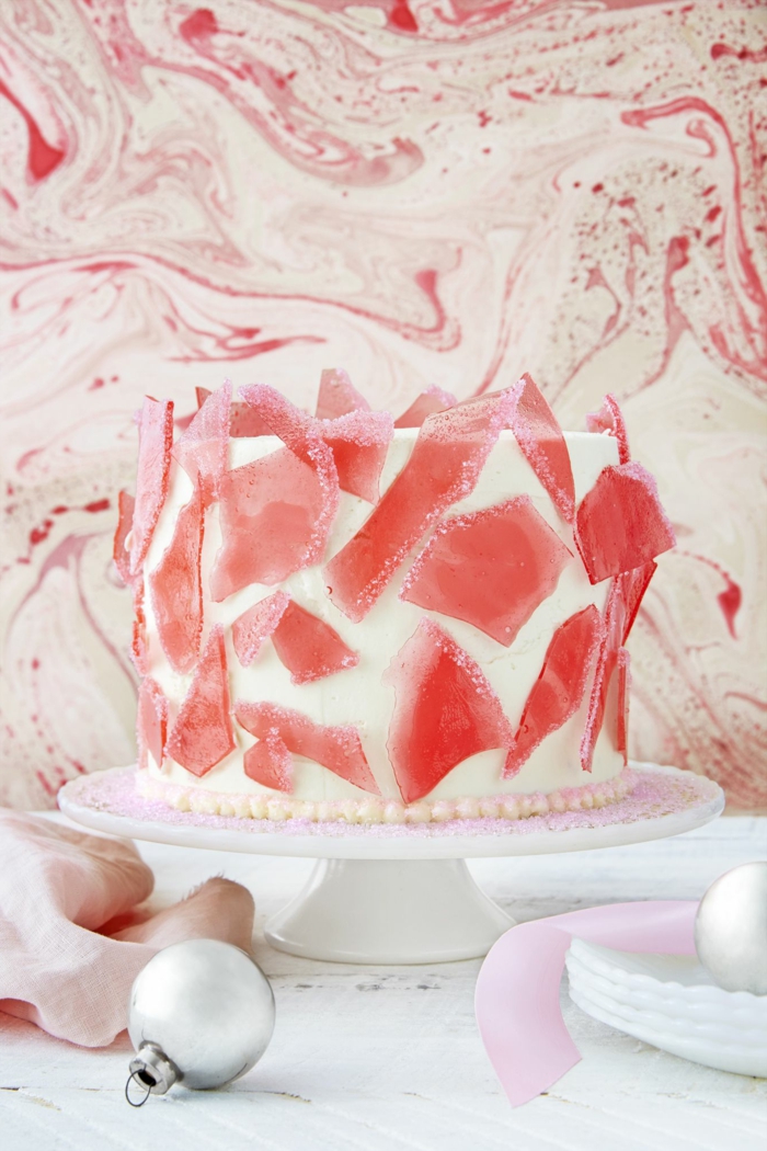 Déco imitante verre rose en sucre gateau anniversaire original, quelle deco pour le gateau anniversaire femme