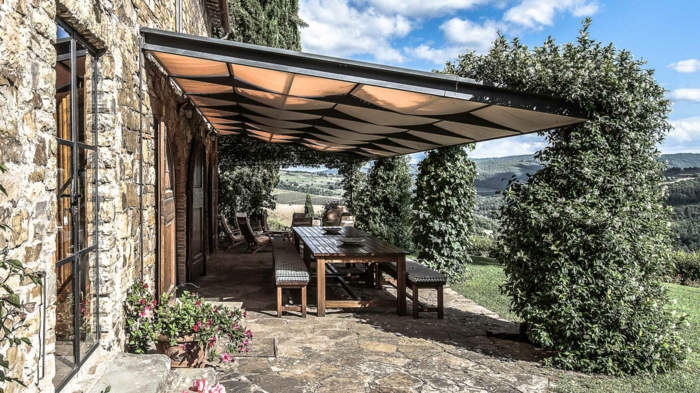 Maison en pierres style italienne aménagement terrasse de jardin, inspiration terrasse moderne