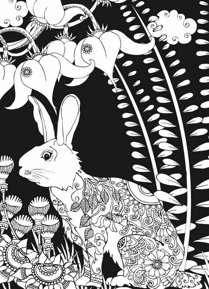 Dessin de lapin à motif fleurie fond noir dessin blanc, coloriage ado, dessin zen mandala adulte à colorier imprimer gratuitement