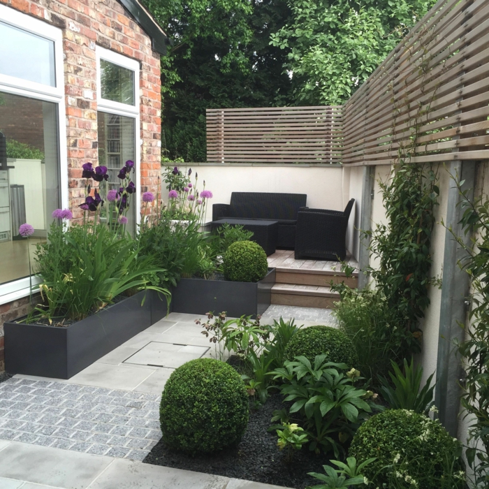 Petit espace derrière la maison meublé et paysagé aménagement terrasse de jardin, amenagement petite terrasse