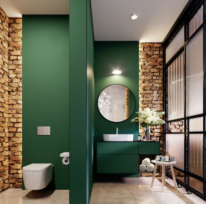 Cool idée comment aménager une salle de bain moderne au style industriel avec briques et peinture murale verte, déco petite salle de bain, salle de bain zen relocation de vintage