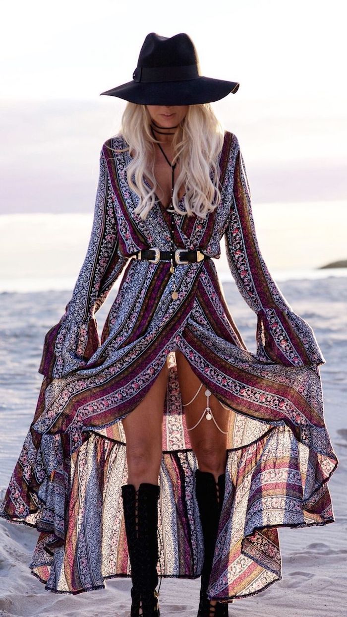 Robe longue boheme transparente avec bottes cool, tenue boheme chic, comment adopter le style hippie chic femme