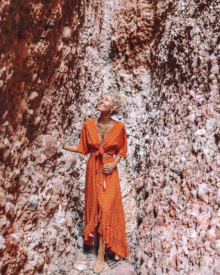 Robe orange fendue a deux pieces hippie chic femme, meilleurs looks de Coachella s'habiller pour un festival