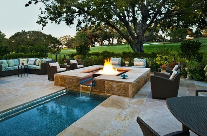 Familiale jardin avec piscine, amenagement grande terrasse et piscine, décoration jardin extérieur coloré
