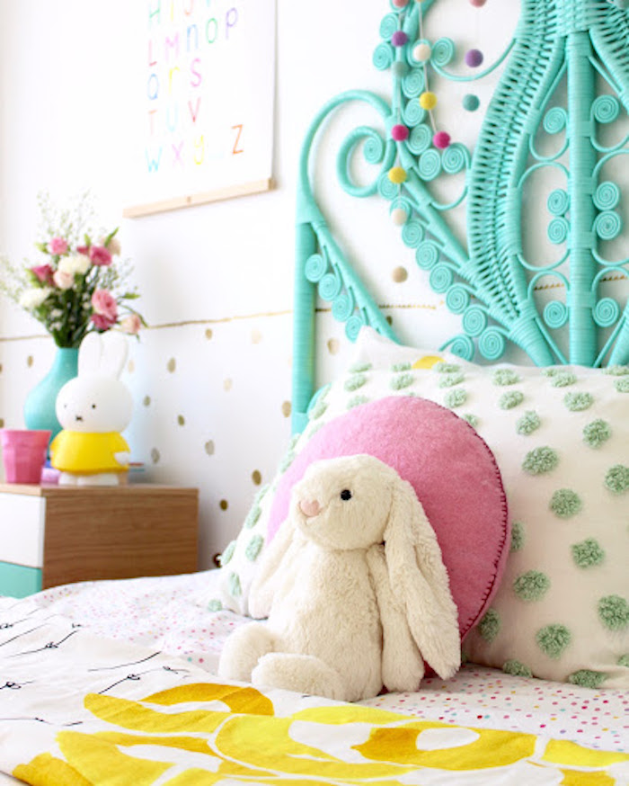 Chambre enfant cadeau lapin en peluche cadeau de pâques originale idée décoration de paques à fabriquer et offrir