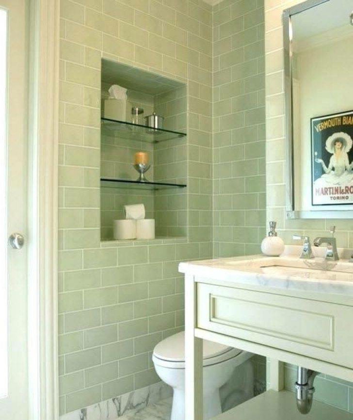 Vert pale et marbre blanc salle de bain zen, comment créer de l'ambiance dans la salle de bains