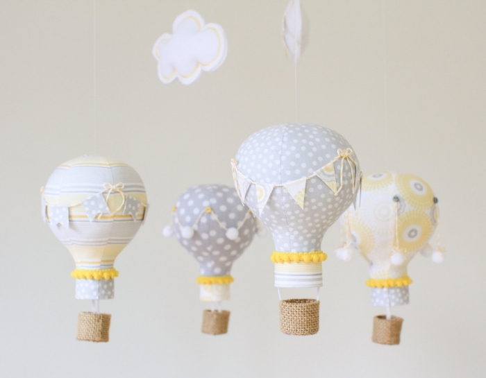 idée d activité manuelle facile pour décorer la chambre d'enfant, diy suspension avec ballons en gaz fait d'ampoules électriques et tissu