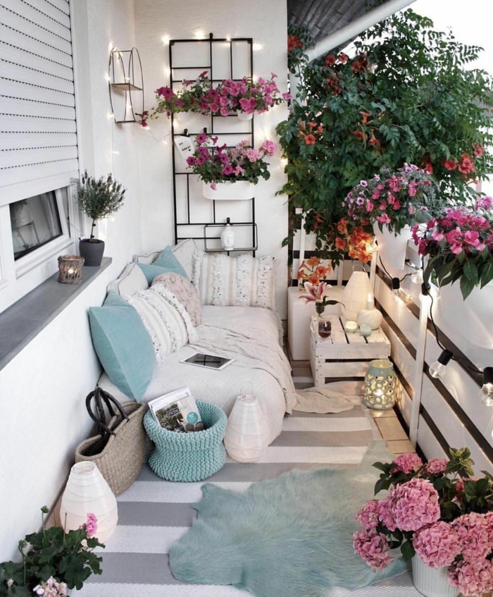 Balcon deco appartement exterieur amenagement fleurie, comment décorer un studio style hippie chic
