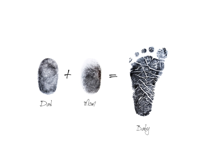 art mural avec empreinte bébé et ses parents, idée pour faire un joli tableau blanc avec empreinte de pied et de doigts famille