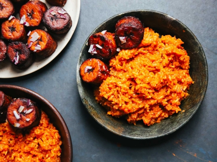idée de plat africain original à faire facilement, exemple de riz blanc aux épices africains avec beurre d'arachides et curcuma
