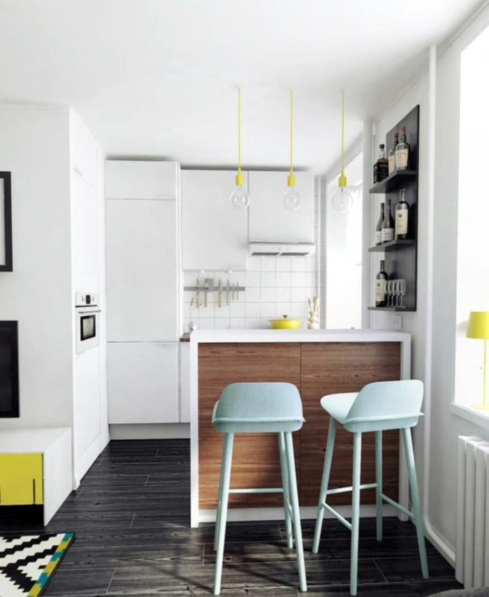 Chaises hautes aménagement studio, deco appartement, chouette idée decoration en jaune et bleu 