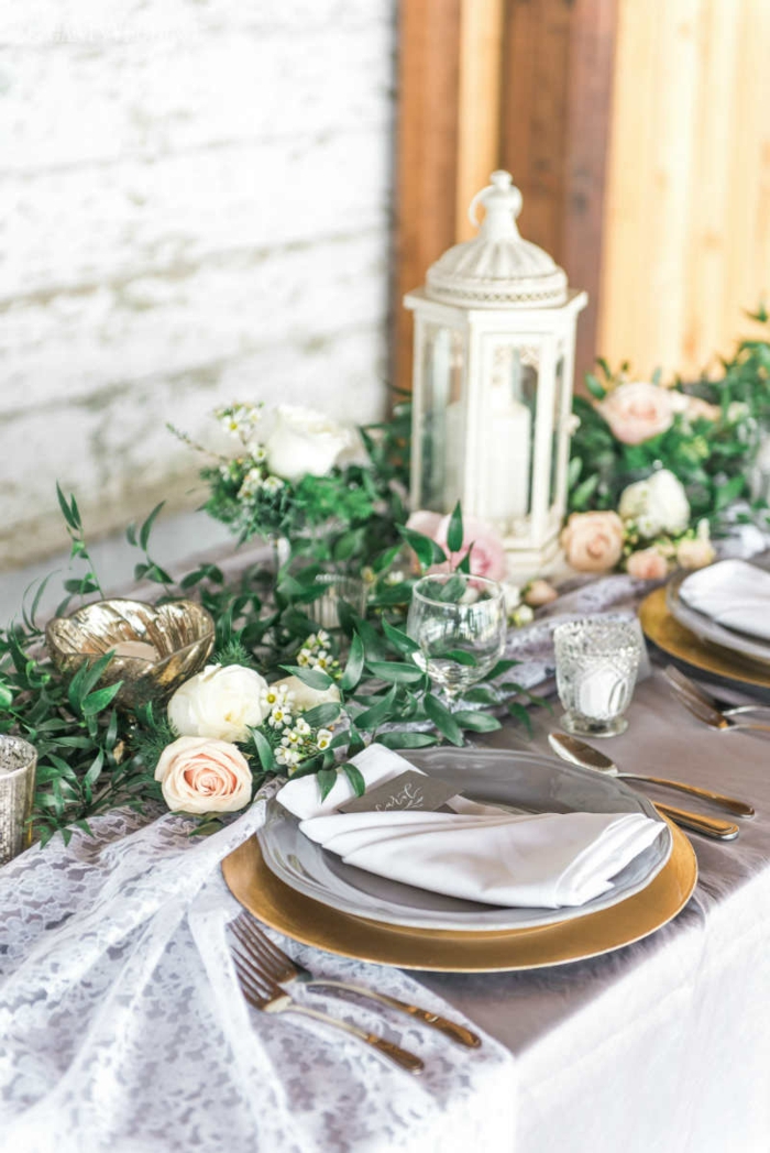 Chemin de table fleurie, roses theme champetre, centre de table champetre chic romantique