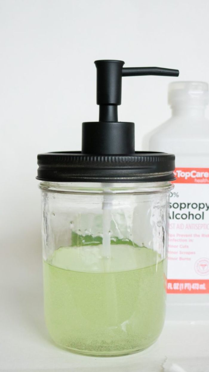3 parts alcool et 1 part de gel d aloe vera pour fabriquer solution hydroalcoolique, antibactérien naturel diy