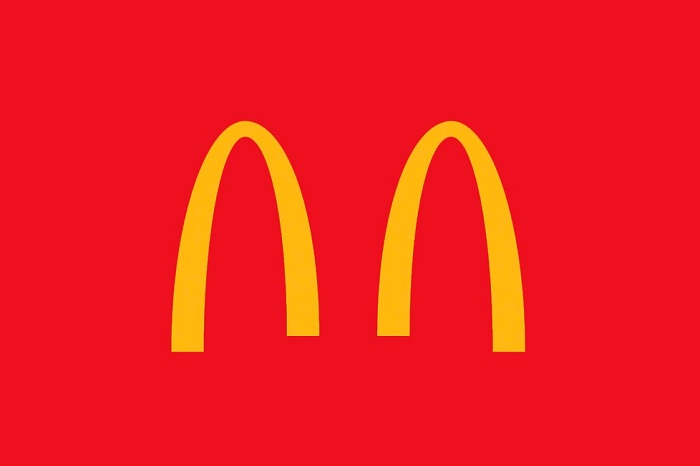 Mc Donald s a lancé la mode du logo modifié pour ladapter à la situation actuelle de distanciation sociale