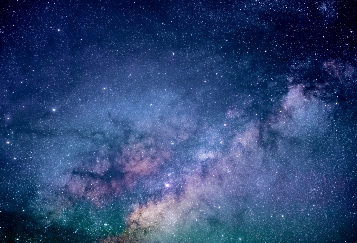 fond d écran art pour customiser son ordinateur, idée wallpaper original sur le thème galaxie avec image ciel étoilé