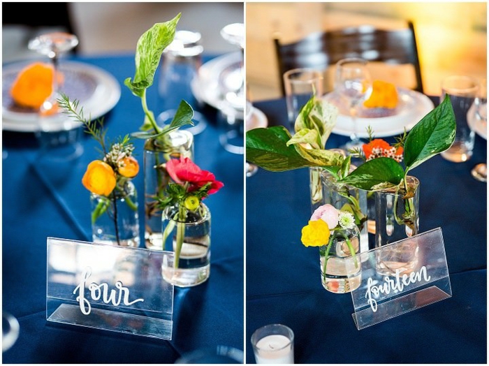 Miniatures vases avec fleurs de champs dedans, decoration table mariage champetre, chouette idée comment décorer