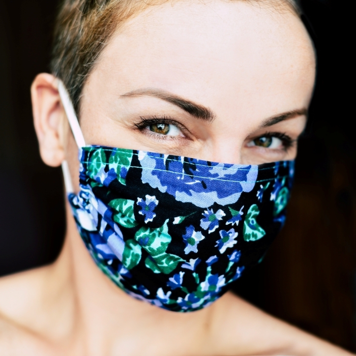 exemple de masque anti virus facile à fabriquer soi-même avec élastiques et tissu, DIY masque de protection contre Covid-19