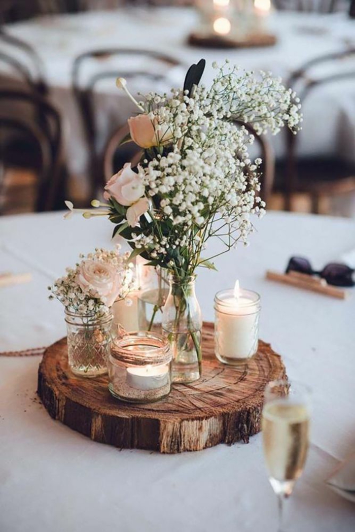 Table déco bois et fleurs champetres, inspiration mariage champetre chic, decoration table mariage champetre originale