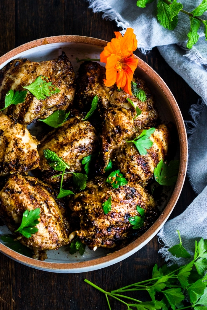 recette africaine poulet au four aux épices et herbes fraîches, quel plat facile pour dîner à la base de poulet sans garniture
