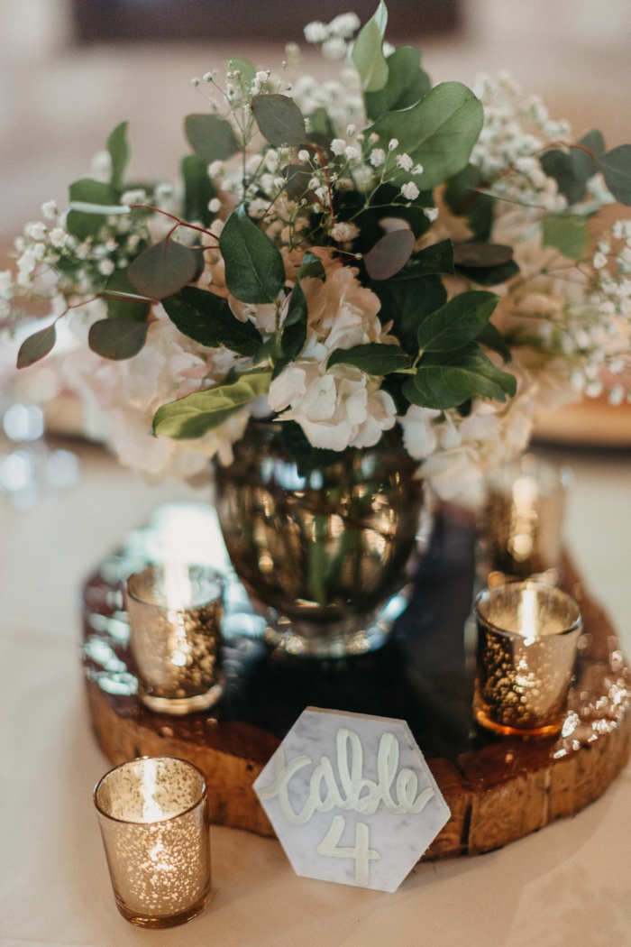 Vase ronde fleurs de champs deco de table champetre, idee deco mariage rustique amenagement