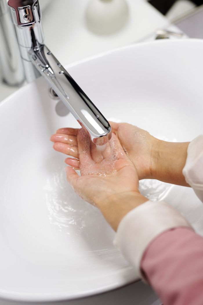 se laver les mains comme geste barrière pour lutter contre le coronavirus, comment se proteger di coronavirus
