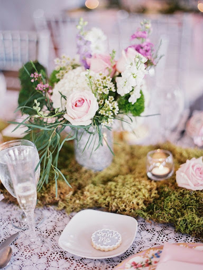 Couleurs pastel vase fleurs jolies, centre de table champetre, idee decoration mariage au style rustique