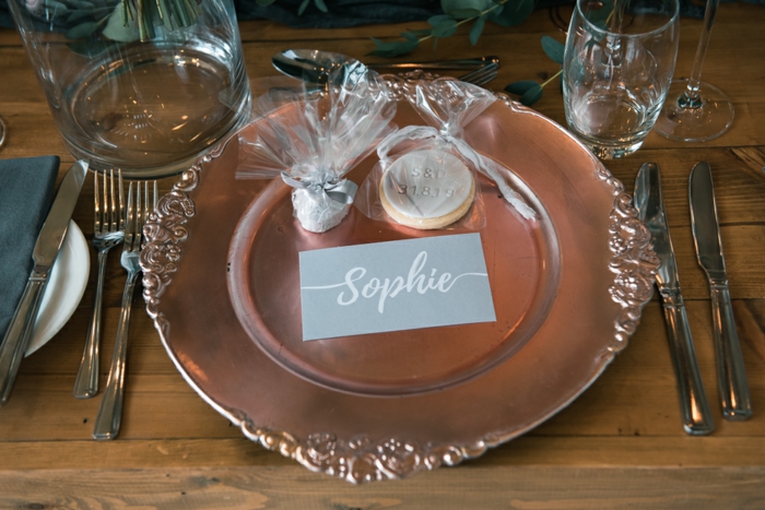 Belle décoration de table pour mariage champêtre nature assiette cuivre deco bapteme champetre 