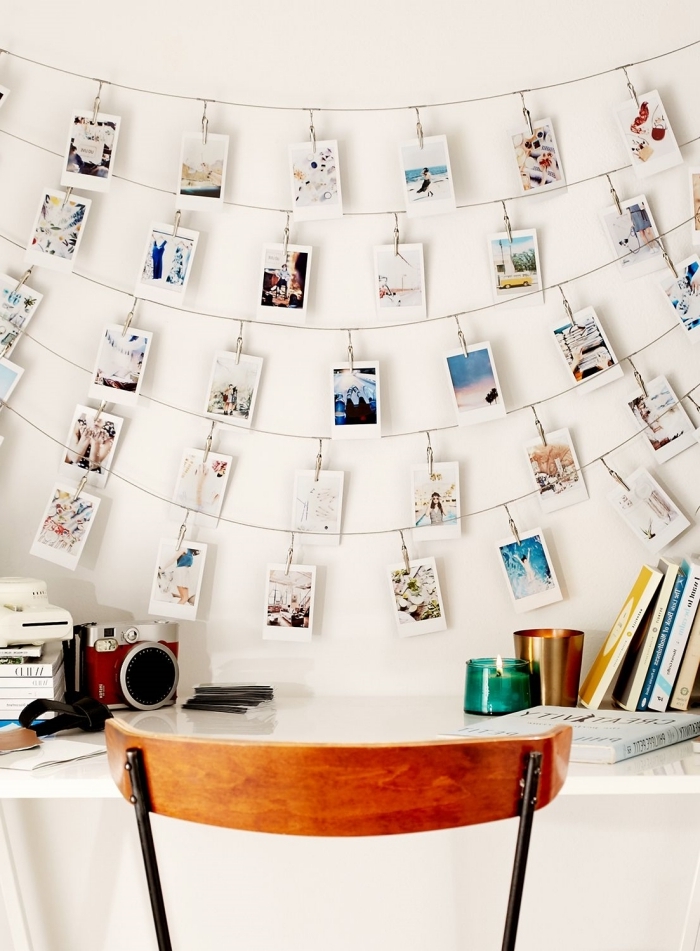 modèle de guirlande photo à réaliser soi-même, exemple comment décorer les murs dans son coin de travail à domicile