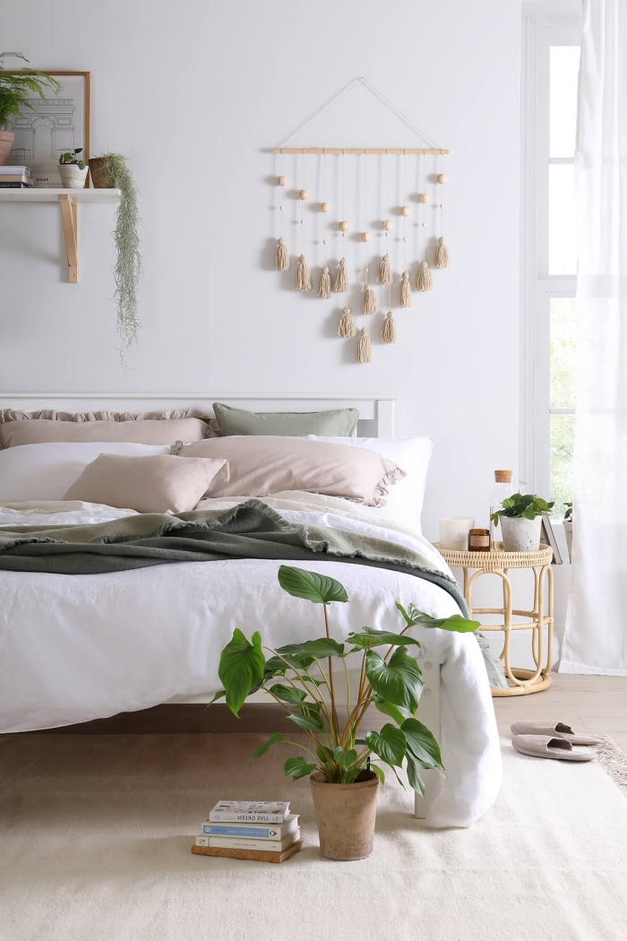 exemple de pinterest chambre à design bohème avec meubles et accessoires en fibre végétale, modèle de diy déco murale en fil et bois
