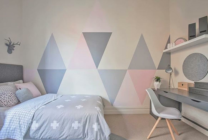 Triangles roses et gris idée peinture murale decoration chambre fille, inspiration chambre fille rose et gris