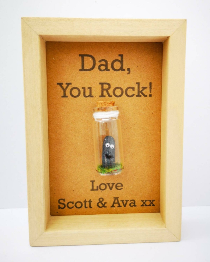 Papa est le meilleur, pierre dans bouteille miniature, idée cadeau fête des pères à fabriquer facilement, activité manuelle fete des peres