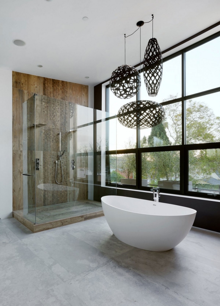 idée déco salle de bain relax en couleurs neutres, quel revêtement mural pour une cabine de douche à effet bois naturel
