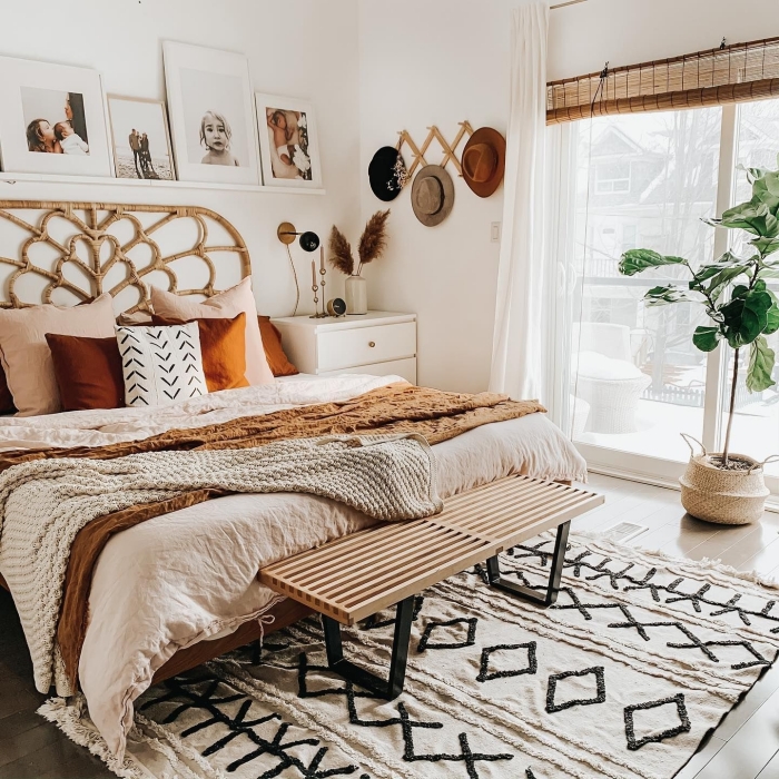 pinterest chambre de style exotique et bohème chic, aménagement pièce blanche avec meubles en fibre végétale et plante
