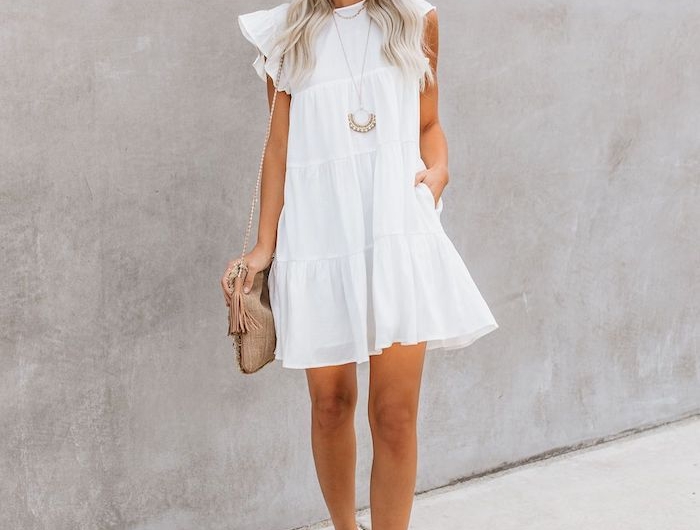 belle robe blanche evasee sac a main a frange robe de plage tenue d été pour femme comment s habiller la robe blanche courte