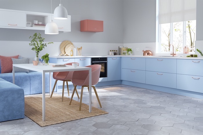 Chaise ikea rose, canapé bleu claire en angle quelle couleur pour une cuisine, tendance cuisine 2020 aménagement 