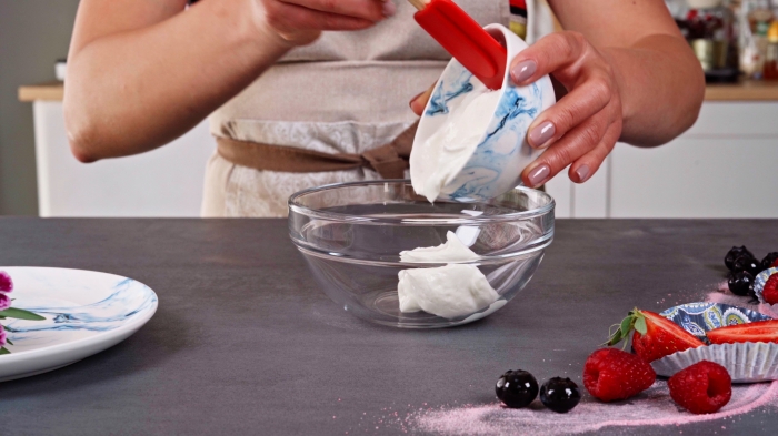 bol marbre blanc et bleu cuisine plan de travail assiette marbre recette dessert léger fruits rouges framboises bol skyr crème muffins sains