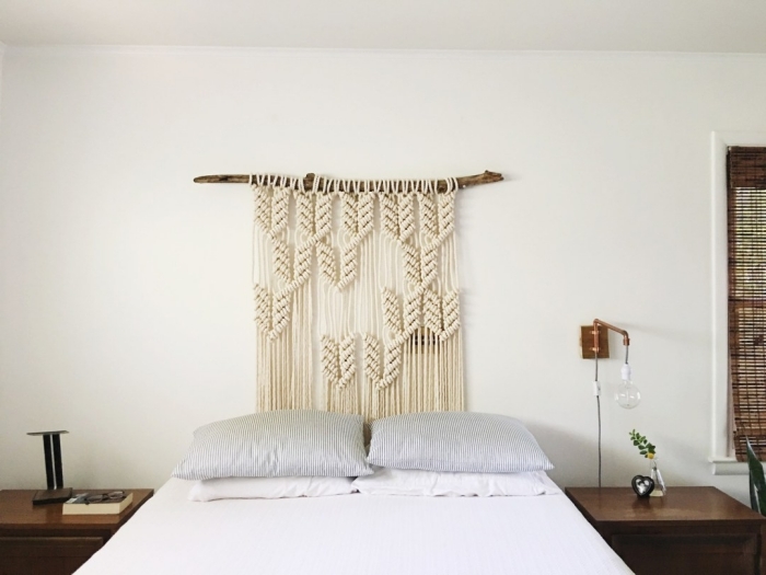 design chambre à coucher de style boho moderne style minimaliste meubles en bois foncé fabriquer une tete de lit suspension bois flotté macramé