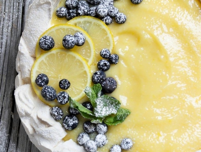 dessert facile a faire gâteau cheescake crème mangue crème au citron pâte cheescake tranches de citron myrtilles congélés